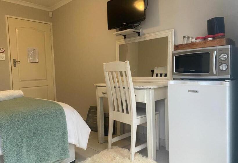 اتاق لوکس با بالکن, Ndzuti Guest House