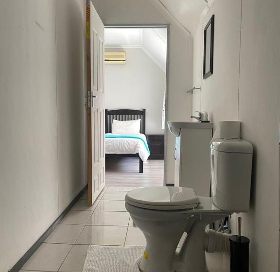 اتاق لوکس با چشم‌انداز باغ, Ndzuti Guest House