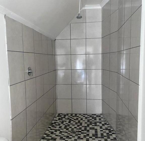 اتاق لوکس با چشم‌انداز باغ, Ndzuti Guest House