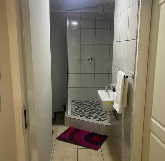 اتاق استاندارد با بالکن, Ndzuti Guest House