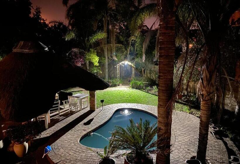 اتاق استاندارد با چشم‌انداز باغ, Ndzuti Guest House
