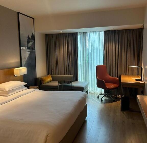 اتاق دلوکس با تخت کینگ و چشم‌انداز شهر, Courtyard By Marriott Nashik