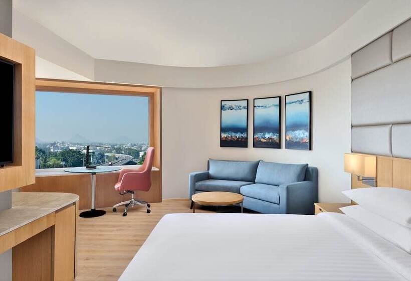 استودیوی استاندارد با تخت دوبل, Courtyard By Marriott Nashik