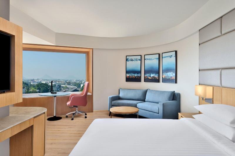 اتاق استاندارد با چشم‌انداز شهر, Courtyard By Marriott Nashik