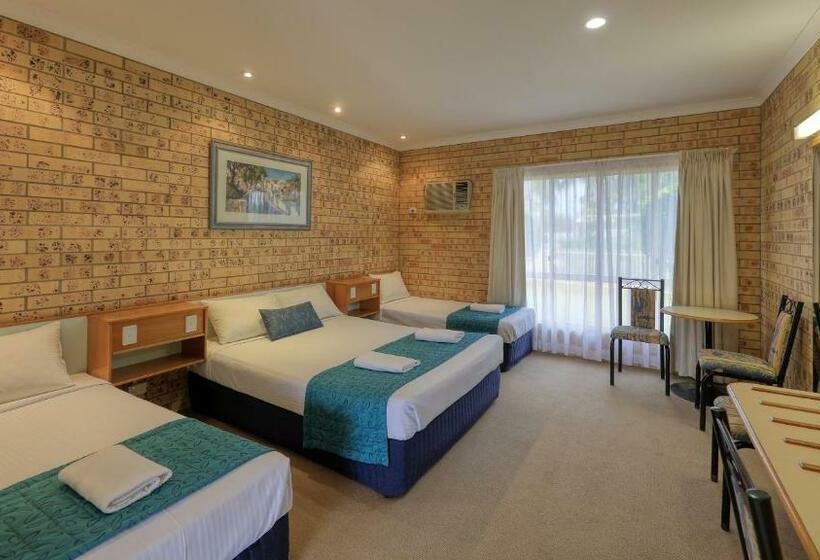 اتاق خانوادگی, Mulga Country Motor Inn