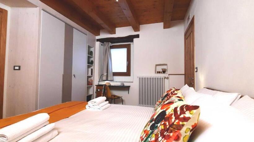 اتاق استاندارد, Camere B81 Di Strain Neva