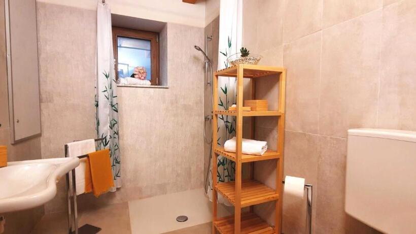 اتاق استاندارد, Camere B81 Di Strain Neva
