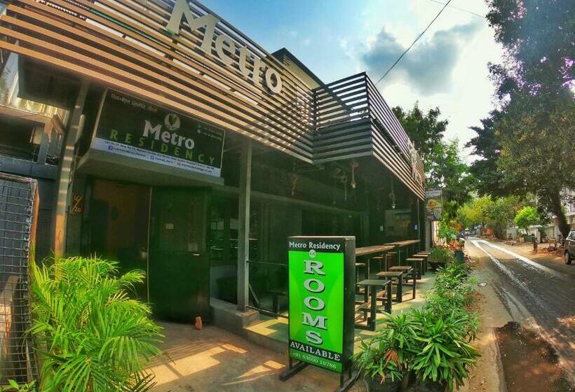 اتاق لوکس با تخت بزرگ, New Metro Residency