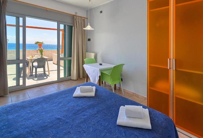 استودیوی استاندارد, Blue Beach