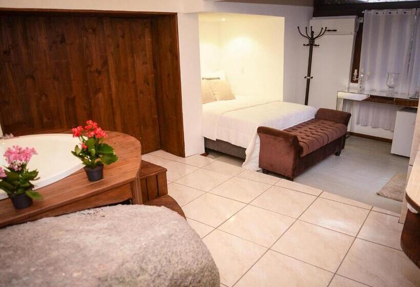 高级套房, Albergue Explorer   Hostel