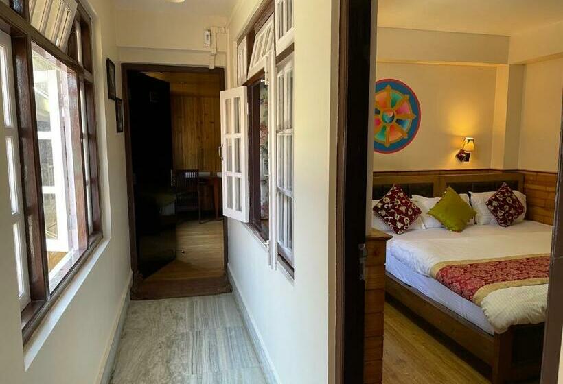 اتاق اکونومی, Magnolia Residency