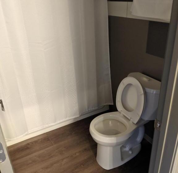 سوئیت با تخت بزرگ, Riverside Tower
