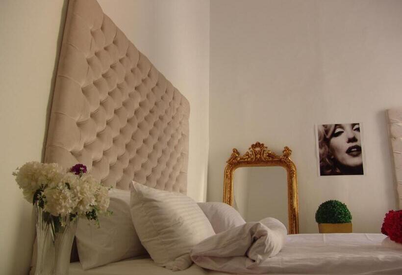 اتاق خانوادگی, Velvet