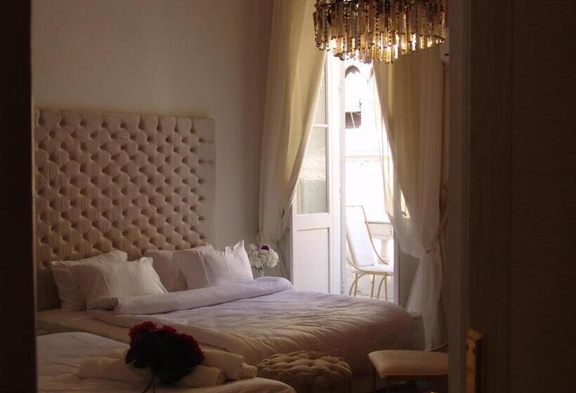اتاق خانوادگی, Velvet
