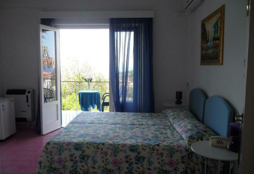 اتاق استاندارد سه نفره, Villa Degli Aranci