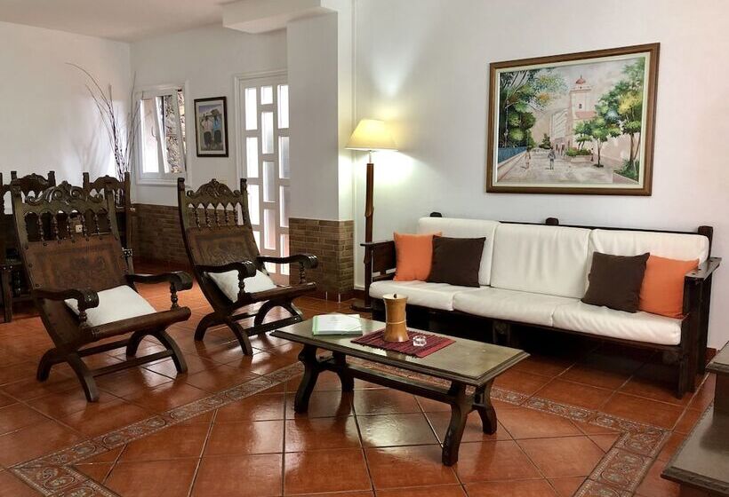 3-Bedroom Apartment Upper Fl., Apartamentos Los Verodes