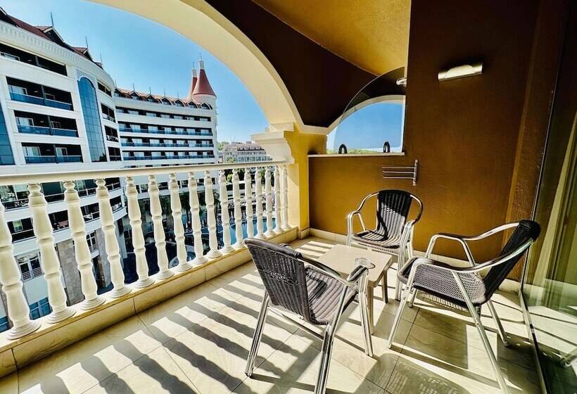 اتاق اساندارد با چشم‌انداز جانبی به دریا, Arycanda Kirman Premium   Ultra All Inclusive