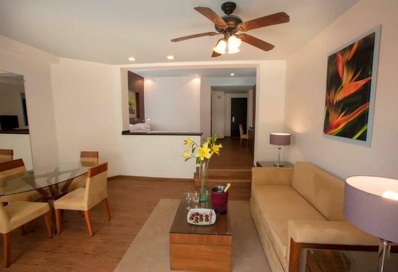 اتاق دلوکس با تخت کینگ و چشم‌انداز, Krystal Grand Nuevo Vallarta
