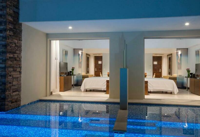 سوییت جونیور کلاب, Krystal Grand Nuevo Vallarta