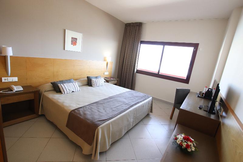 جناح جونيور, Ohtels Campo De Gibraltar