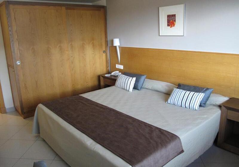 جناح جونيور, Ohtels Campo De Gibraltar