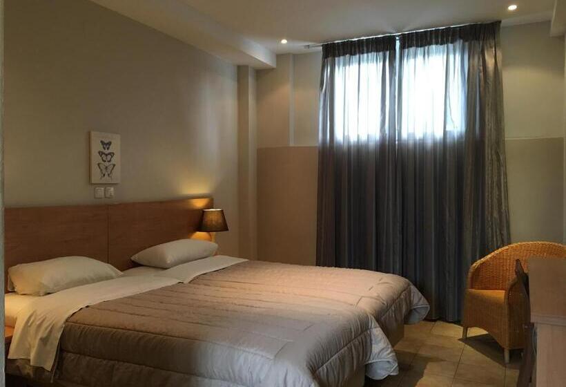 Chambre Triple Economy, Athina Airport