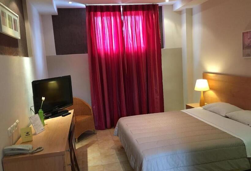 Chambre Triple Economy, Athina Airport