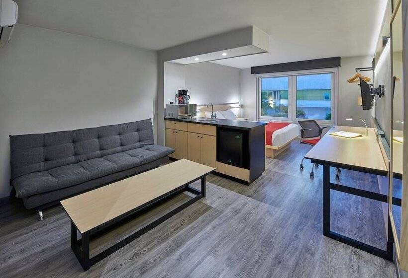 سوییت, City Express By Marriott Queretaro