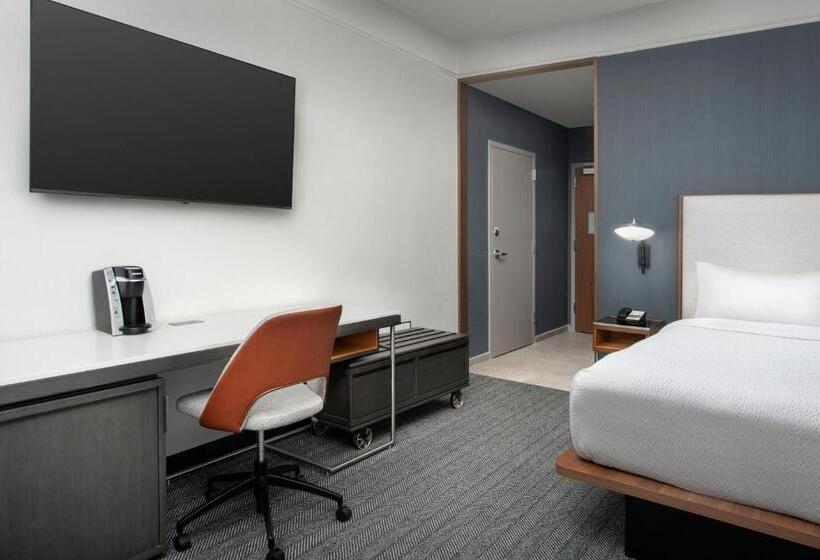 اتاق استاندارد با تخت بزرگ, Courtyard By Marriott Savannah Downtown   Historic District