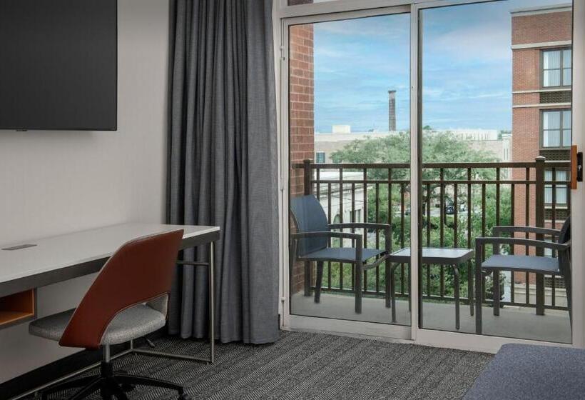 اتاق استاندارد با تخت بزرگ, Courtyard By Marriott Savannah Downtown   Historic District