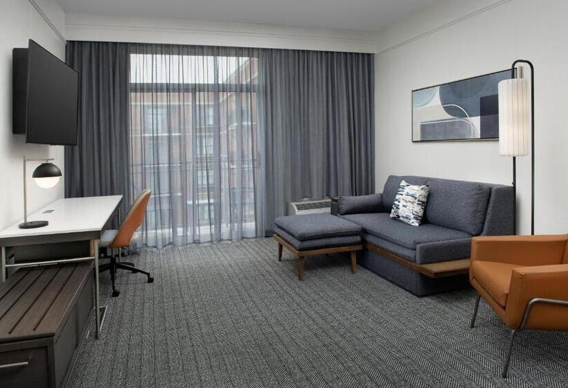 سوئیت با تخت بزرگ, Courtyard By Marriott Savannah Downtown   Historic District