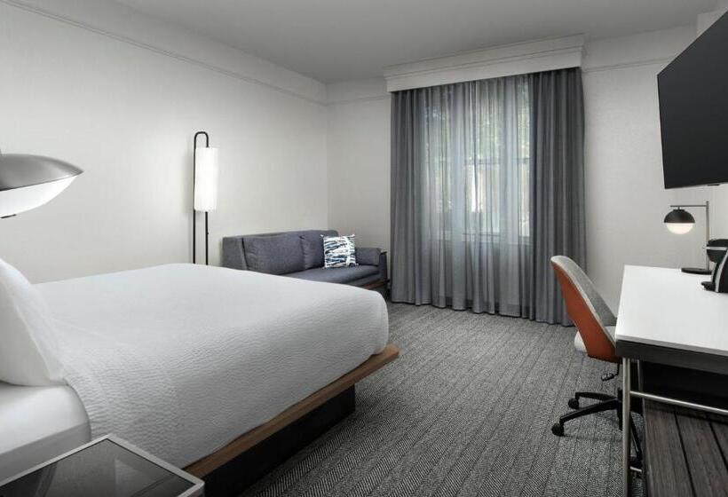 اتاق استاندارد با تخت بزرگ برای معلولان, Courtyard By Marriott Savannah Downtown   Historic District