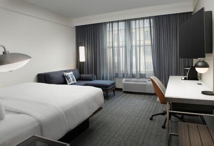اتاق استاندارد با تخت بزرگ برای معلولان, Courtyard By Marriott Savannah Downtown   Historic District