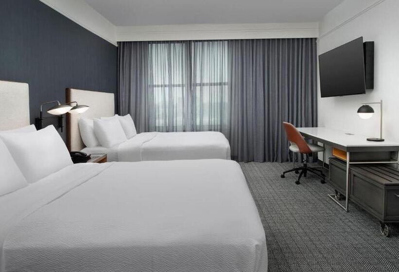 اتاق استاندارد با تخت دو نفره بزرگ برای معلولان, Courtyard By Marriott Savannah Downtown   Historic District