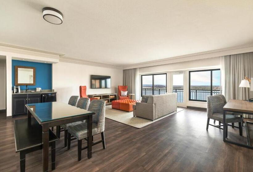 سوئیت دولوکس با چشم‌انداز, Galt House Hotel, A Trademark Collection