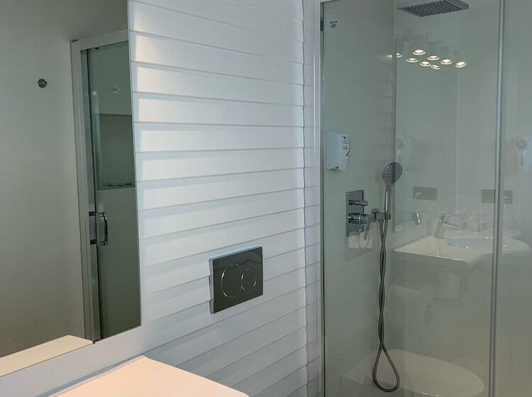 اتاق استاندارد سه نفره, Abril Nerja