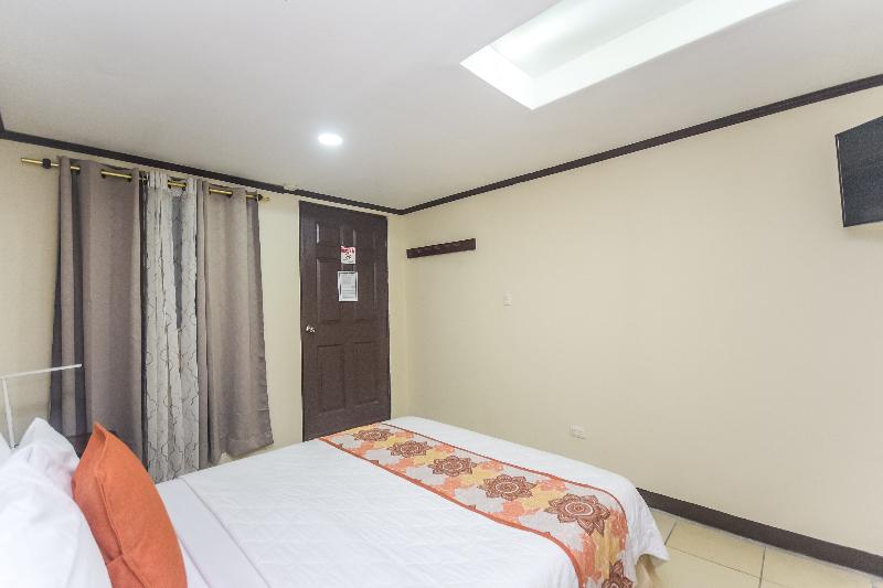اتاق استاندارد یک نفره, Berlor Airport Inn
