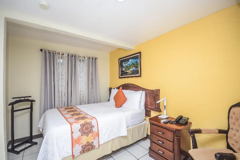 اتاق استاندارد یک نفره, Berlor Airport Inn