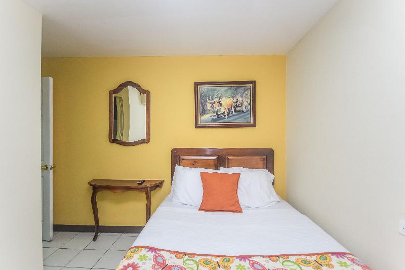 اتاق استاندارد یک نفره, Berlor Airport Inn