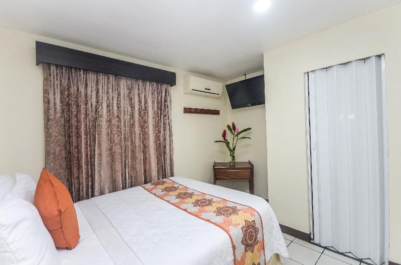 اتاق استاندارد یک نفره, Berlor Airport Inn