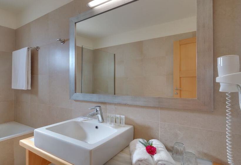 سوییت با چشم‌انداز دریا, Miramare Resort & Spa