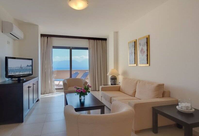 سوییت با چشم‌انداز دریا, Miramare Resort & Spa