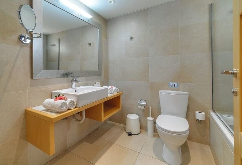 سوییت با چشم‌انداز دریا, Miramare Resort & Spa