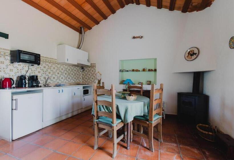 2 Bedroom Apartment, Monte Da Serralheira Agro Turismo