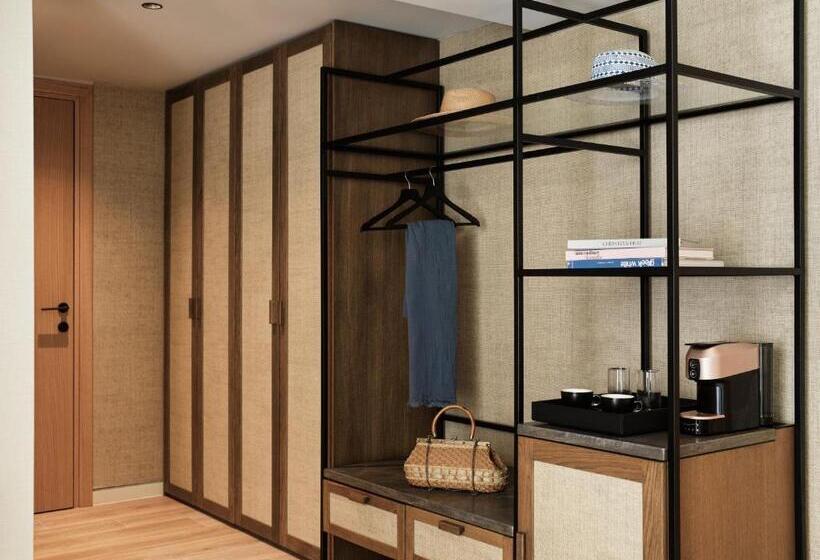 سوئیت پریمیوم با چشم‌انداز دریا, Niko Seaside Resort Mgallery