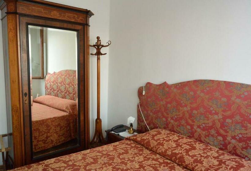 Standard Single Room Shared Bathroom, Pensione Seguso