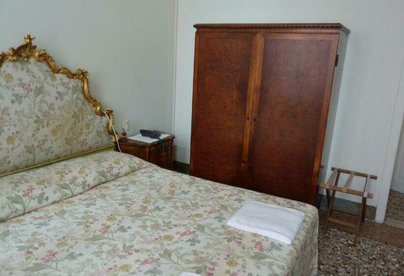 اتاق استاندارد با سرویس بهداشتی مشترک, Pensione Seguso