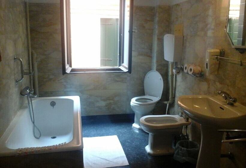 Standard Room Shared Bathroom, Pensione Seguso