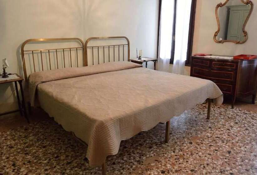 اتاق استاندارد سه تخته با سرویس بهداشتی مشترک, Pensione Seguso