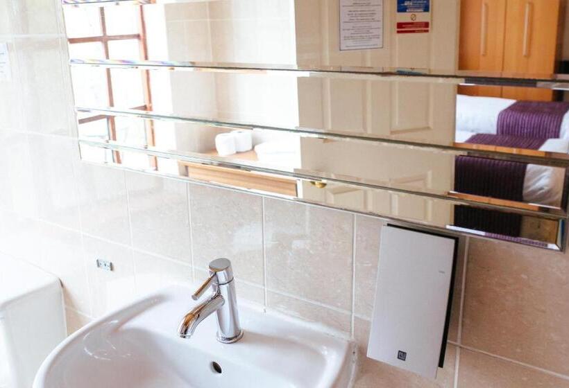 اتاق خانوادگی, Pymgate Lodge Hotel Manchester Airport